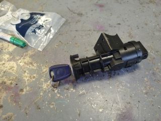 bontott FIAT PANDA Gyújtáskapcsoló Házzal