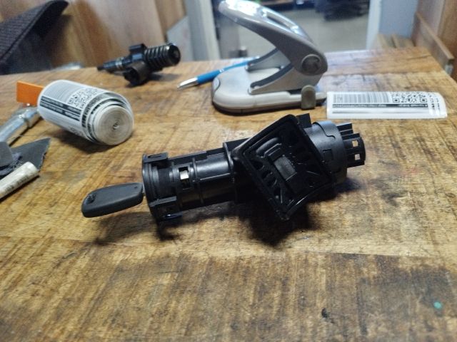 bontott FIAT PANDA Gyújtáskapcsoló Házzal