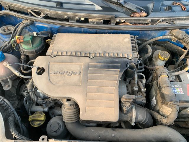 bontott FIAT PANDA Motor (Fűzött blokk hengerfejjel)