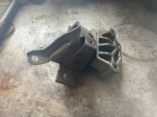 bontott FIAT PANDA Motor Tartó Bak (Fém)
