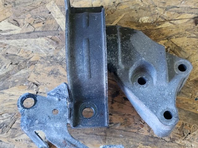 bontott FIAT PANDA Motor Tartó Bak Jobb