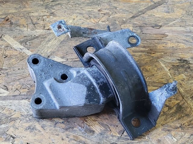 bontott FIAT PANDA Motor Tartó Bak Jobb