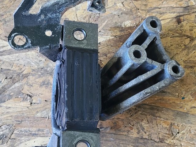 bontott FIAT PANDA Motor Tartó Bak Jobb