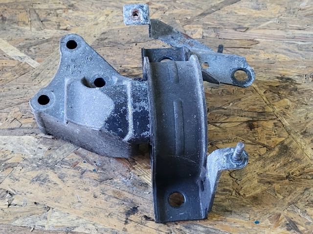 bontott FIAT PANDA Motor Tartó Bak Jobb