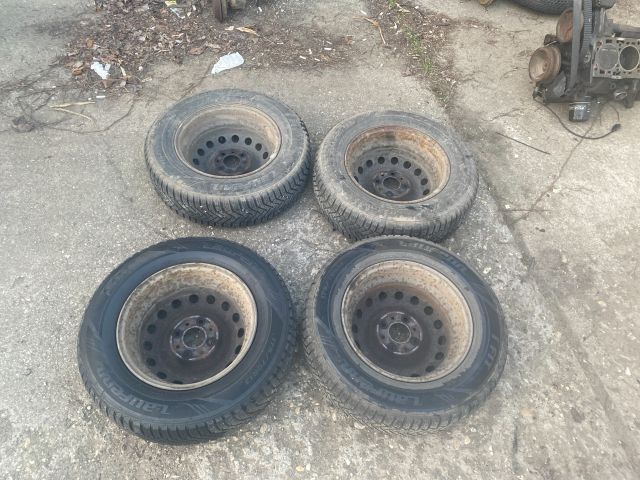 bontott FIAT PANDA Acélfelni Szett Gumival