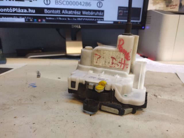 bontott FIAT PANDA Bal hátsó Ajtózár