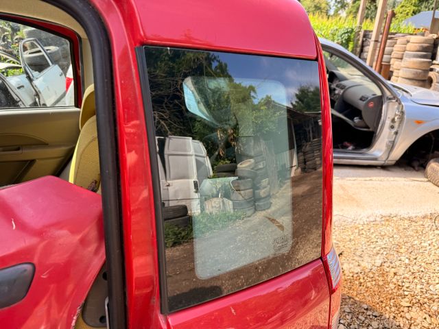 bontott FIAT PANDA Bal hátsó Fixüveg (Ajtóban)