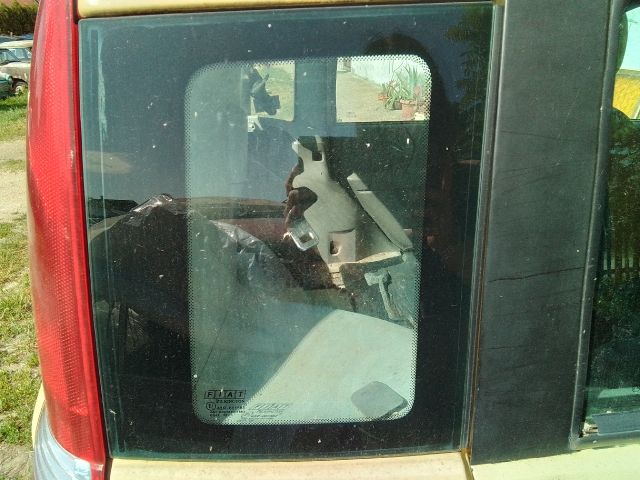 bontott FIAT PANDA Bal hátsó Fixüveg (Ajtóban)