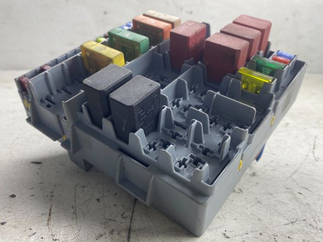 bontott FIAT PANDA Biztosítéktábla Doboz