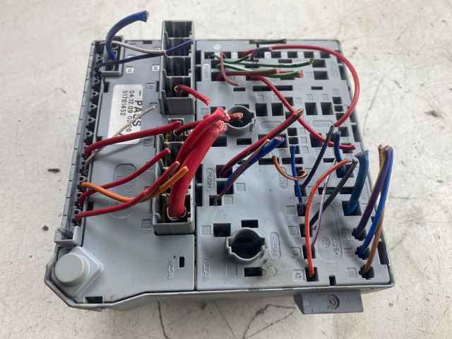 bontott FIAT PANDA Biztosítéktábla Doboz