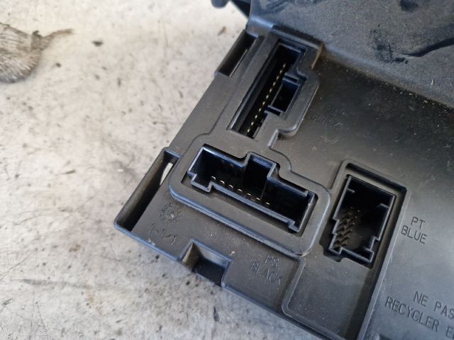 bontott FIAT PANDA Biztosítéktábla Utastér