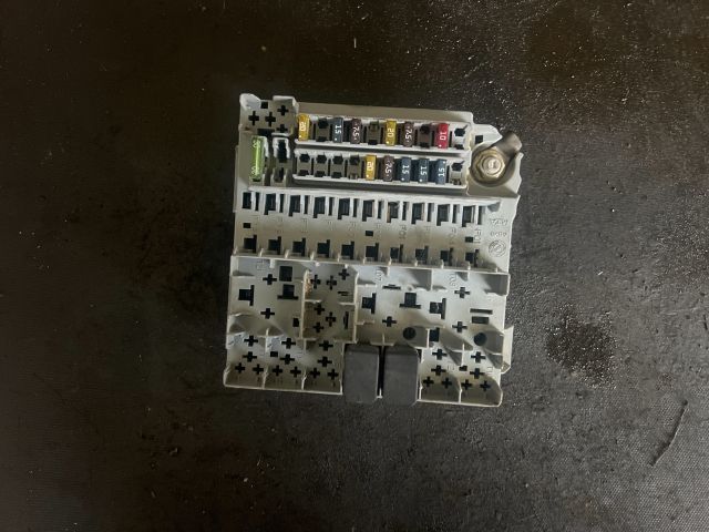 bontott FIAT PANDA Biztosítéktábla Utastér