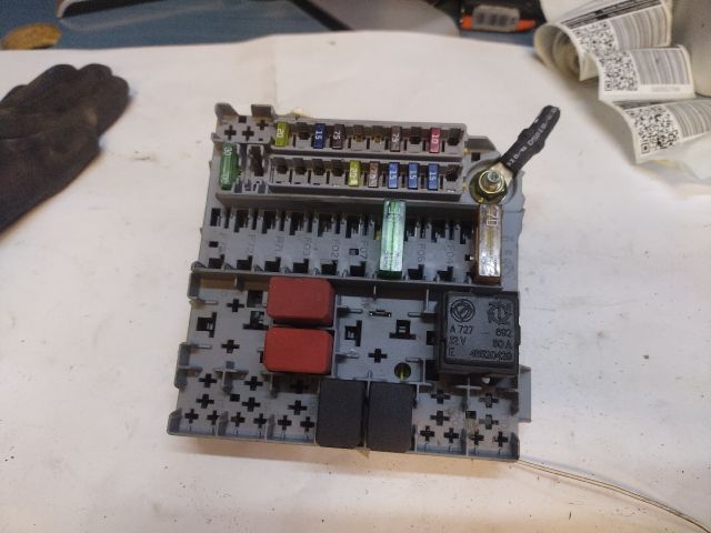 bontott FIAT PANDA Biztosítéktábla Utastér