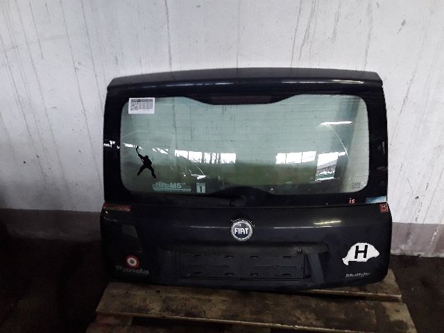 bontott FIAT PANDA Csomagtérajtó (Részeivel)