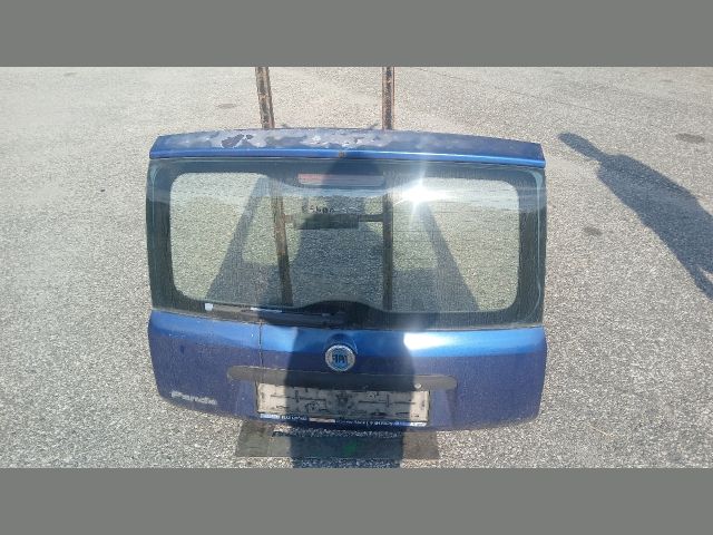 bontott FIAT PANDA Csomagtérajtó (Részeivel)