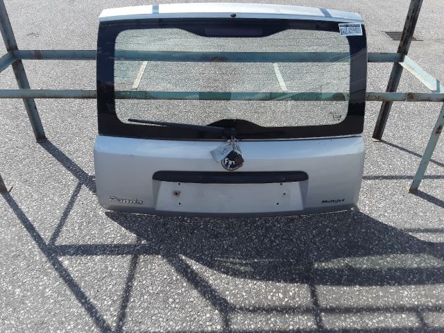 bontott FIAT PANDA Csomagtérajtó (Részeivel)