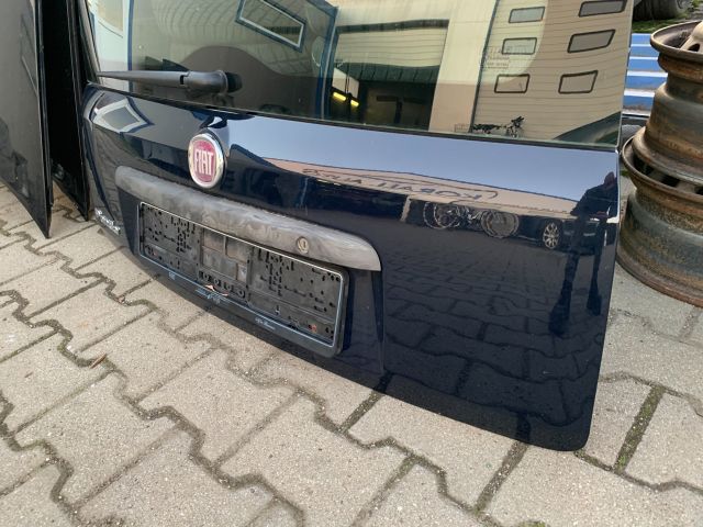 bontott FIAT PANDA Csomagtérajtó (Részeivel)