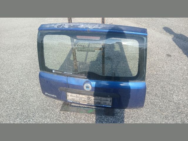 bontott FIAT PANDA Csomagtérajtó (Részeivel)