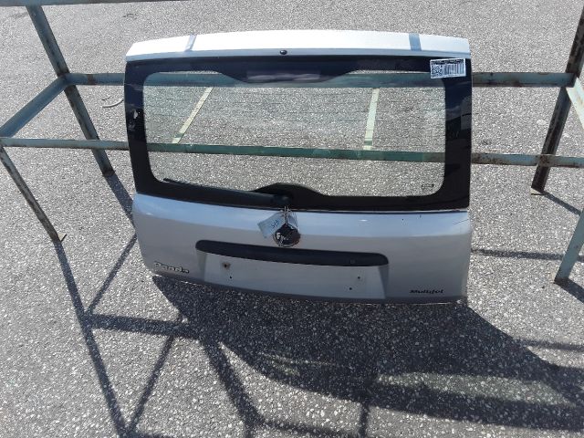 bontott FIAT PANDA Csomagtérajtó (Részeivel)