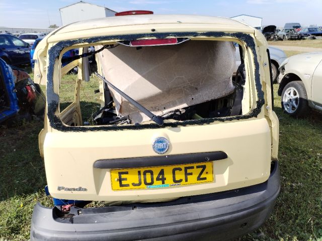 bontott FIAT PANDA Csomagtérajtó (Üres lemez)