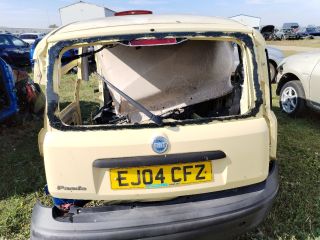 bontott FIAT PANDA Csomagtérajtó (Üres lemez)