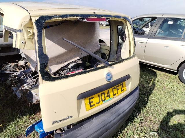 bontott FIAT PANDA Csomagtérajtó (Üres lemez)