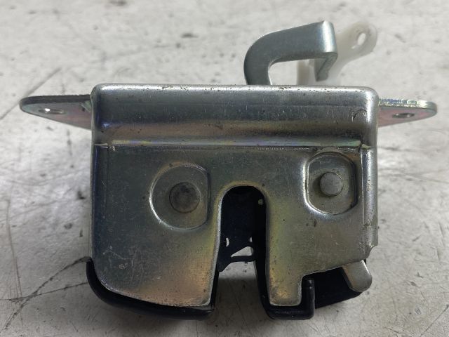 bontott FIAT PANDA Csomagtérajtó Zárszerkezet