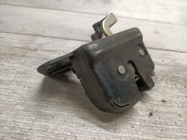 bontott FIAT PANDA Csomagtérajtó Zárszerkezet