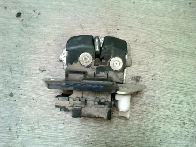 bontott FIAT PANDA Csomagtérajtó Zárszerkezet