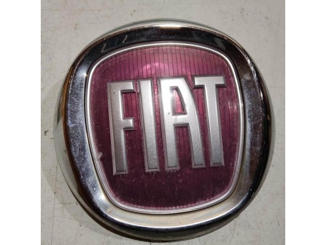 bontott FIAT PANDA Első Embléma