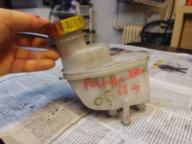 bontott FIAT PANDA Fékfolyadék Tartály