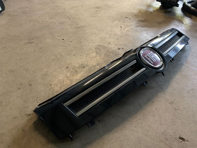 bontott FIAT PANDA Hűtőrács