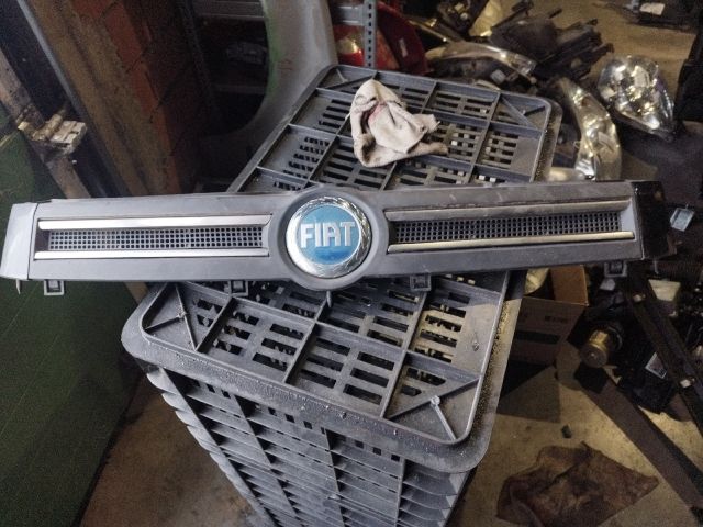 bontott FIAT PANDA Hűtőrács