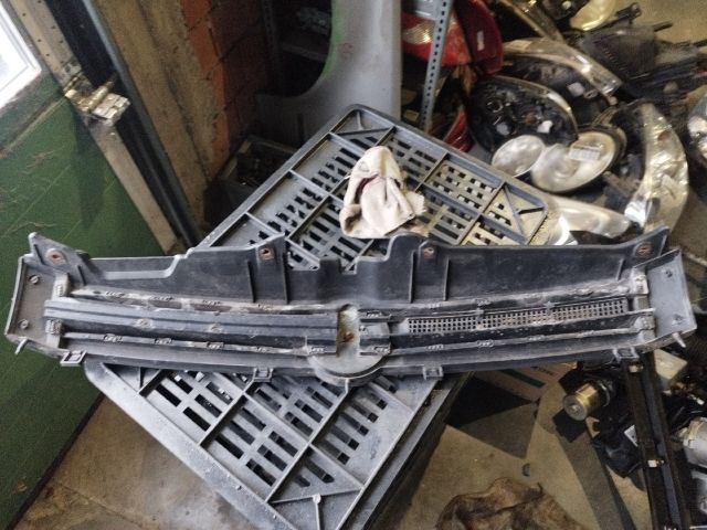 bontott FIAT PANDA Hűtőrács