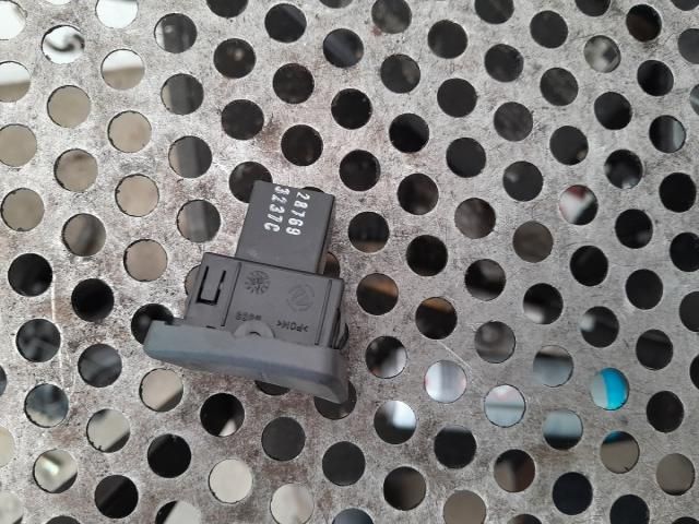 bontott FIAT PANDA Jobb első Ablakemelő Kapcsoló