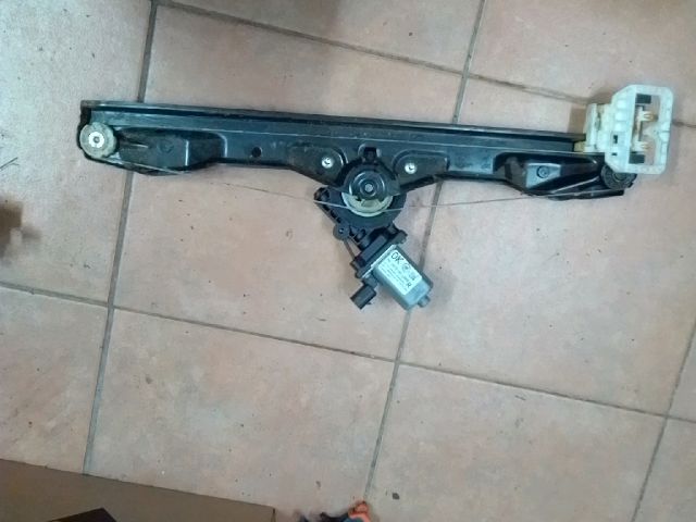 bontott FIAT PANDA Jobb első Ablakemelő Szerkezet (Elektromos)