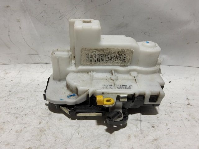 bontott FIAT PANDA Jobb első Ajtózár