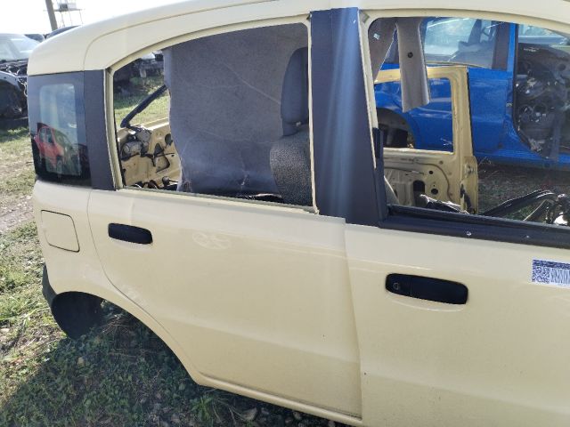 bontott FIAT PANDA Jobb hátsó Ajtó (Üres lemez)