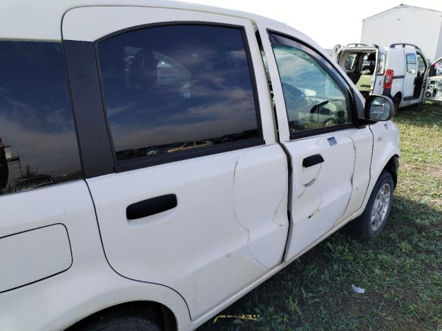 bontott FIAT PANDA Jobb hátsó Ajtó (Üres lemez)