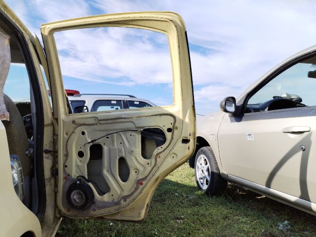 bontott FIAT PANDA Jobb hátsó Ajtó (Üres lemez)