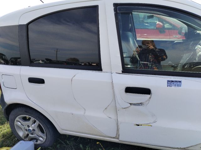 bontott FIAT PANDA Jobb hátsó Ajtó (Üres lemez)