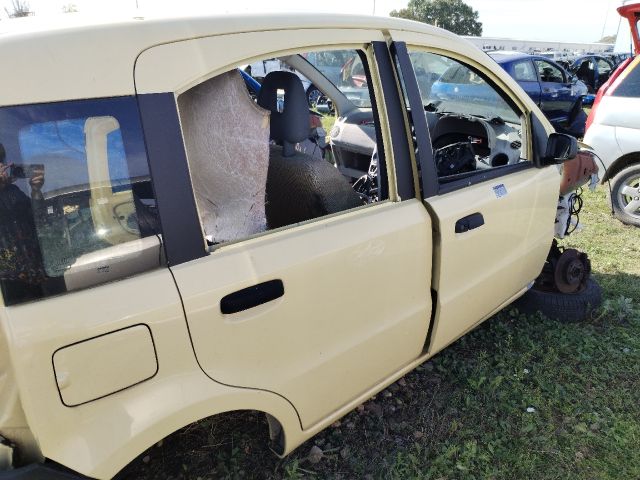 bontott FIAT PANDA Jobb hátsó Ajtó (Üres lemez)