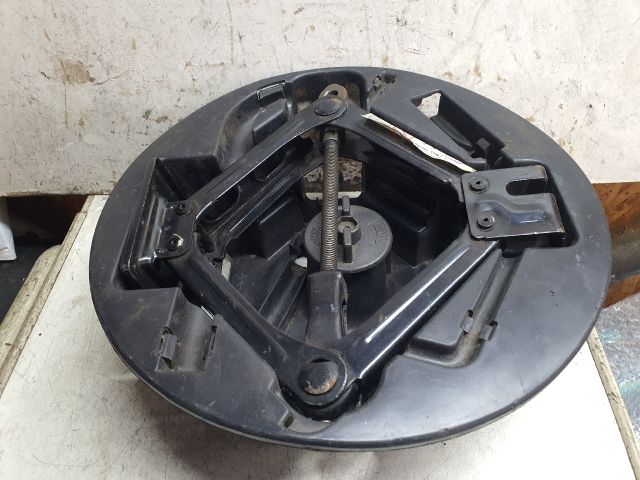 bontott FIAT PANDA Pótkerék Szerszámtartó