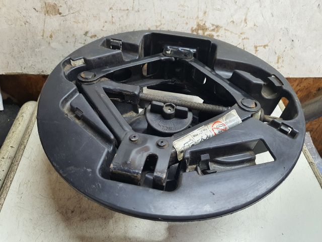 bontott FIAT PANDA Pótkerék Szerszámtartó