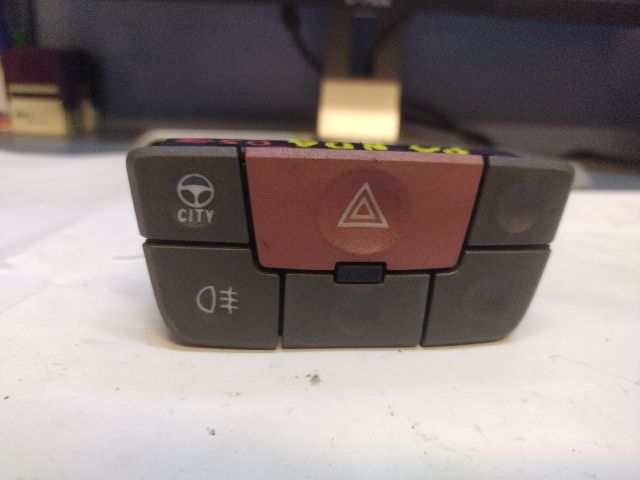 bontott FIAT PANDA Vészvillogó Kapcsoló