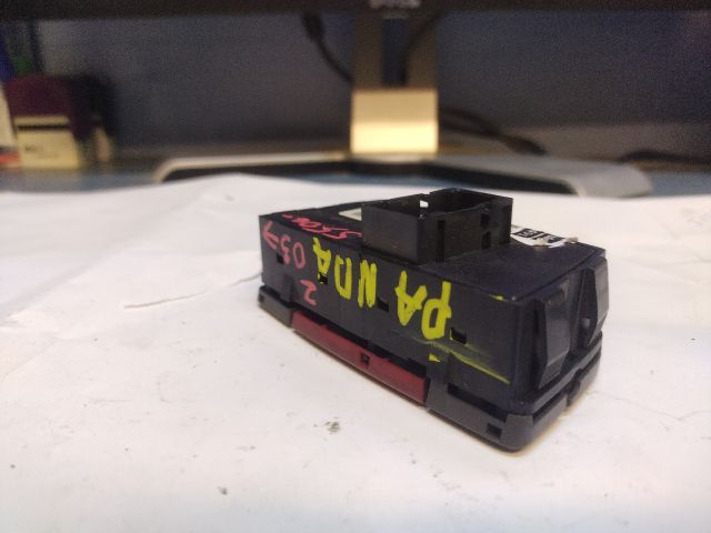 bontott FIAT PANDA Vészvillogó Kapcsoló