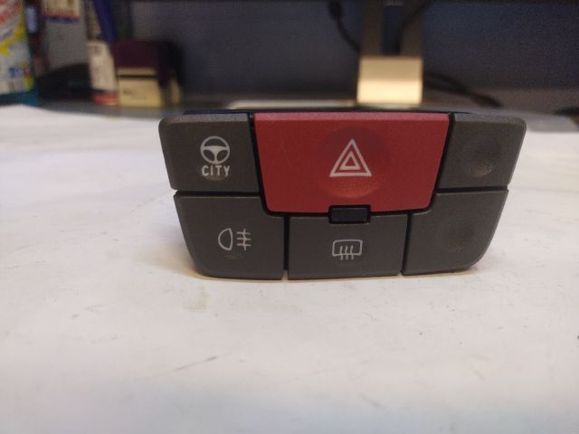 bontott FIAT PANDA Vészvillogó Kapcsoló