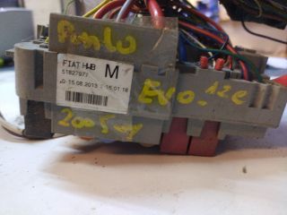 bontott FIAT PUNTO EVO Biztosítéktábla Motortér