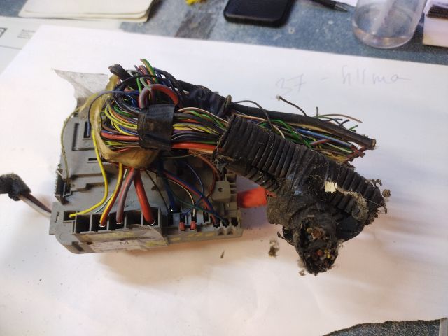 bontott FIAT PUNTO EVO Biztosítéktábla Motortér