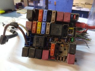 bontott FIAT PUNTO EVO Biztosítéktábla Motortér